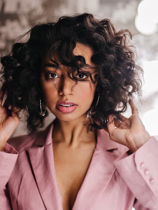 Femme avec une coloration Deep Espresso