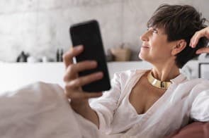 Quelle coupe de cheveux choisir pour paraître plus jeune ?
